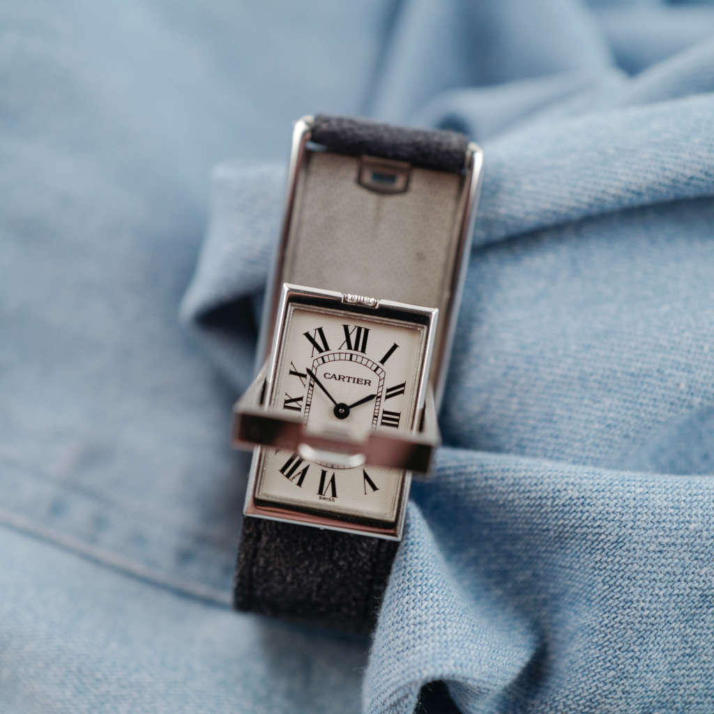 cafe noir montres cartier tank basculante mécanique grand modèle déployante ref 2390