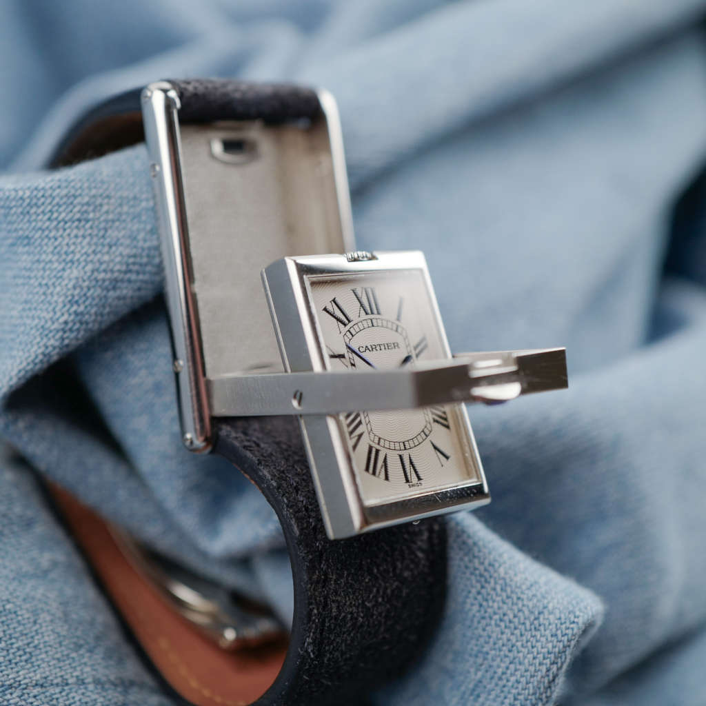 cafe noir montres cartier tank basculante mecanique grand modèle deployante ref 2390