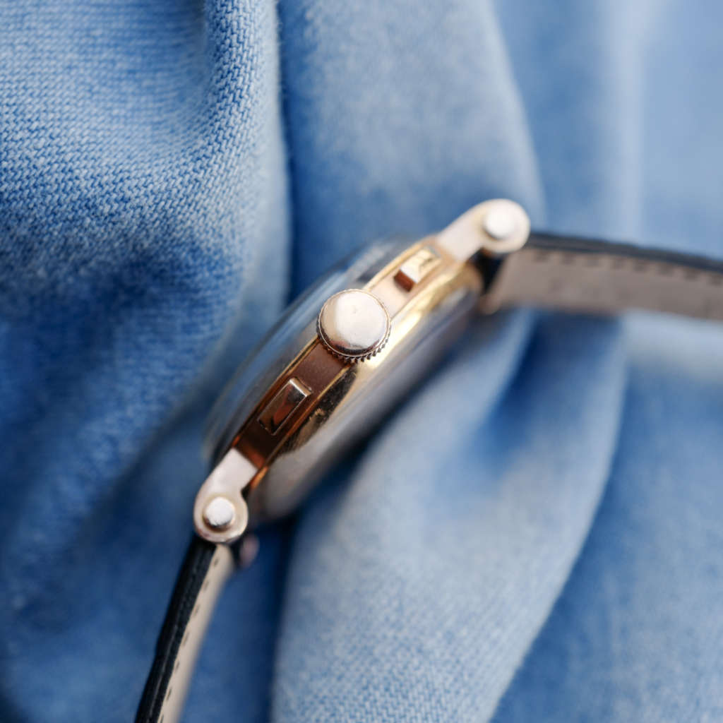 cafe noir montres vintage horloger marseille chronographe oversize jaeger en or rose 18k mouvement Universal Geneve 287 Compax vintage rare