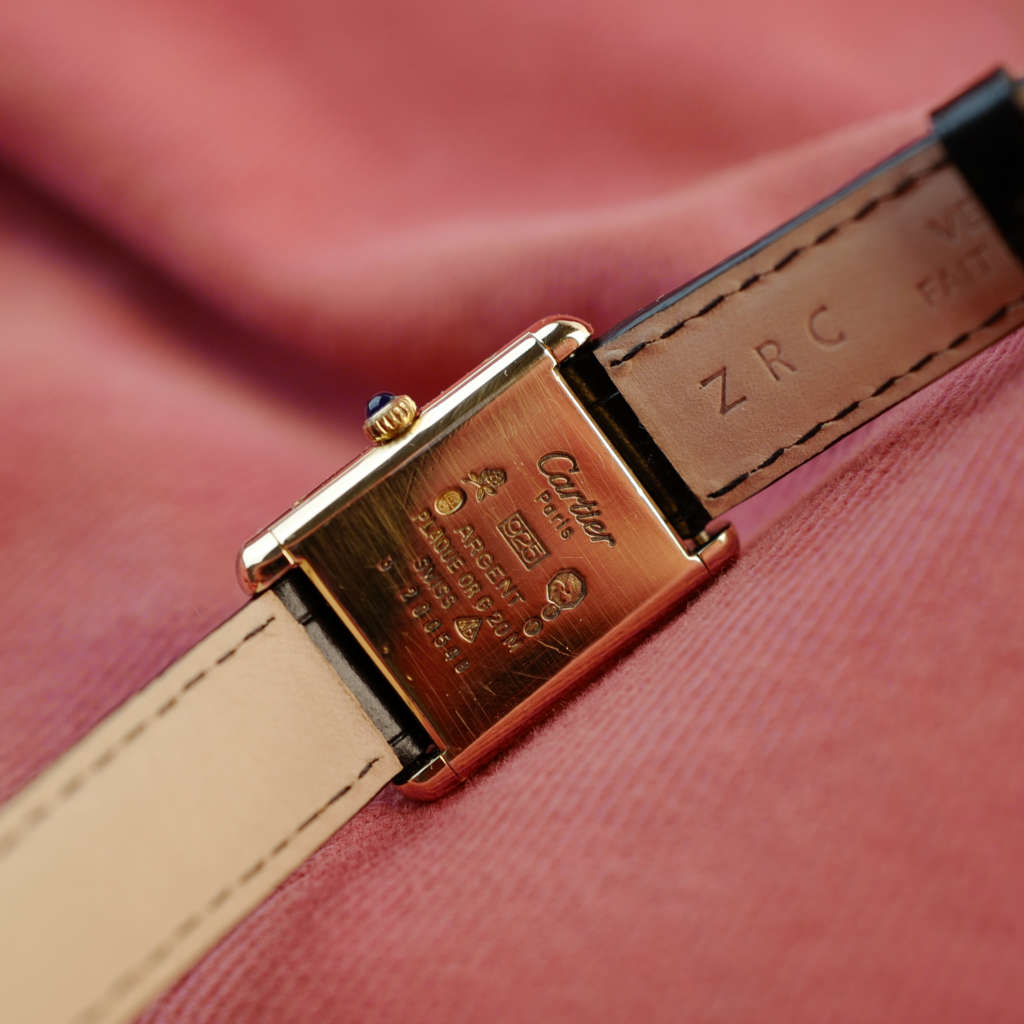 cafe noir les montres cartier tank must vintage pour femme dorée cadran noir mécanique manuelle