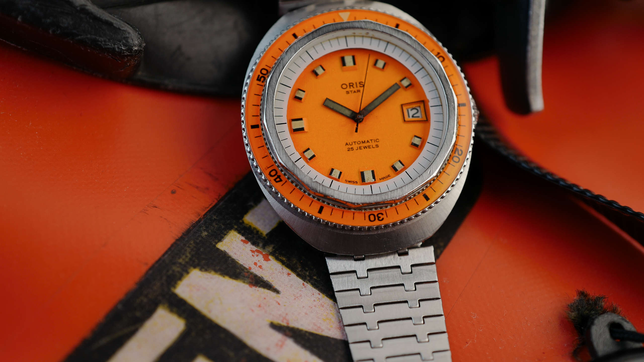 cafe noir les montres horloger montre vintage marseille oris montre plongee orange rare