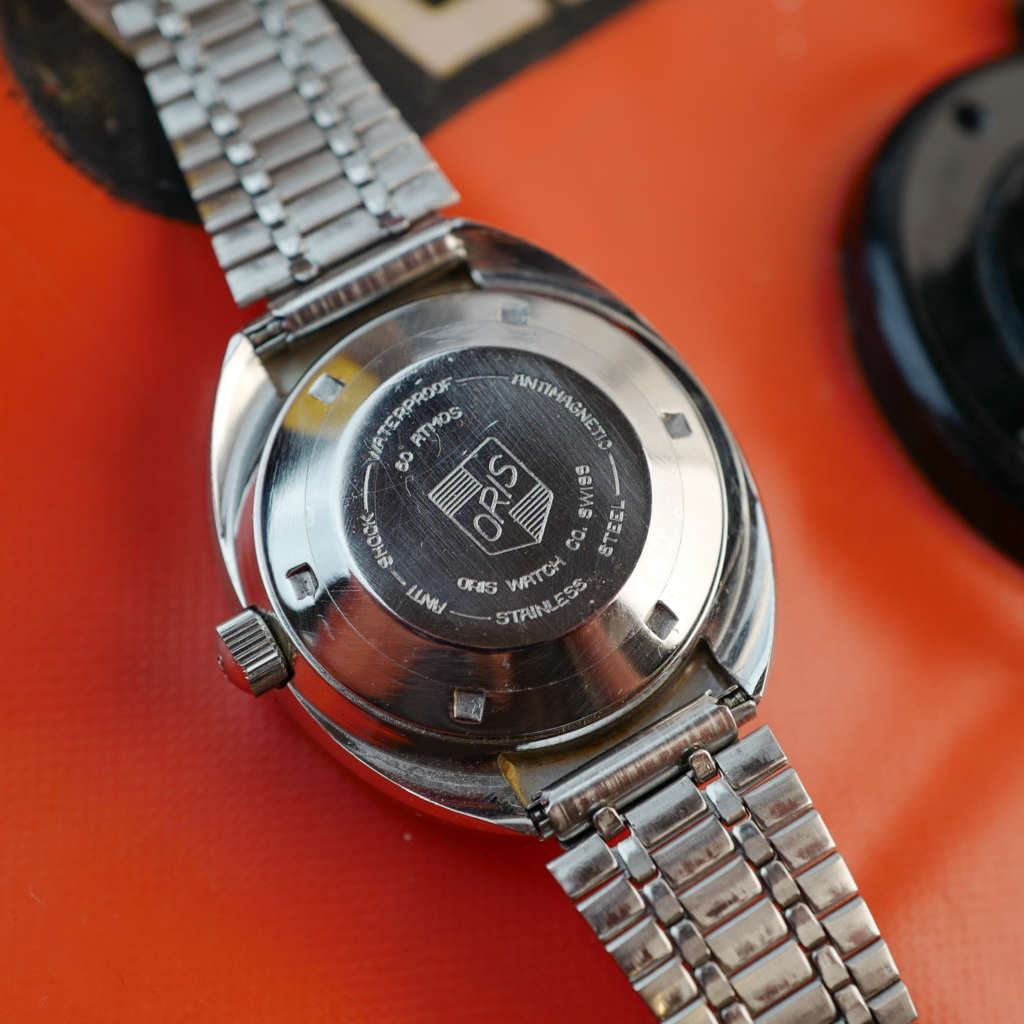 cafe noir les montres oris star montre rare de plongée années 1970 orange vif bakelite verre saphir 60 atmos squale_1