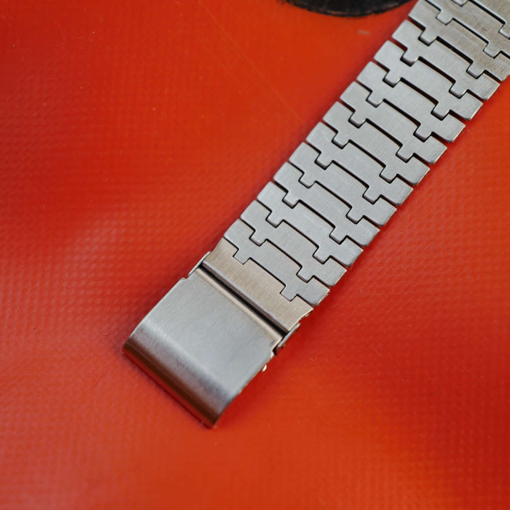 cafe noir les montres oris star montre rare de plongée années 1970 orange vif bakelite verre saphir 60 atmos squale_1