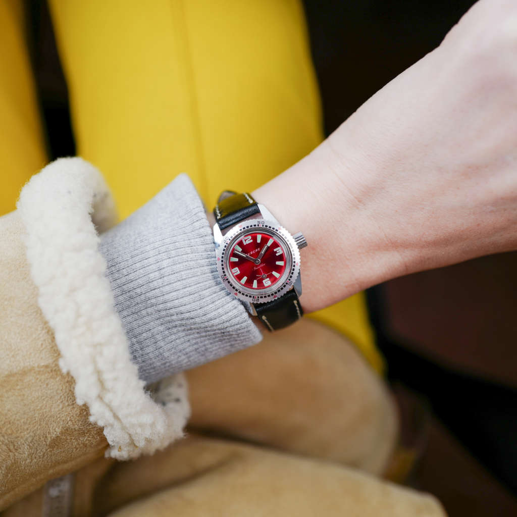 cafe noir les montres vintage horloger marseille mini montre submariner cadran rouge mécanique pour femme aurore