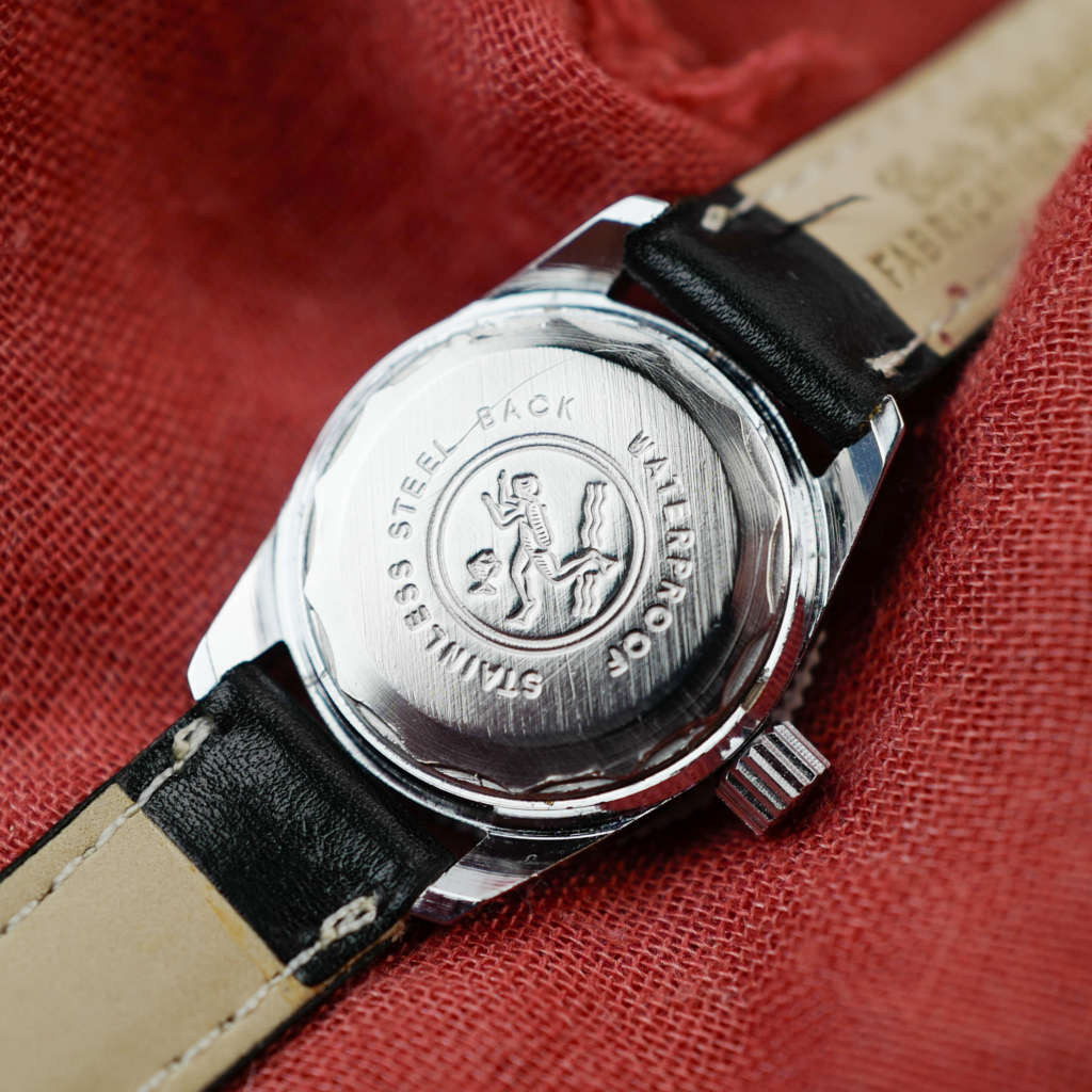 cafe noir les montres vintage horloger marseille mini montre submariner cadran rouge mecanique pour femme aurore_9 cafe noir les montres vintage horloger marseille mini montre submariner cadran rouge mécanique pour femme aurore
