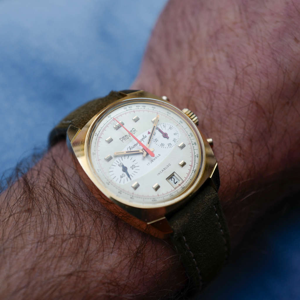 cafe noir les montres vintage provhor chronographe tachymètre or dorée vintage Valjoux 7734 date