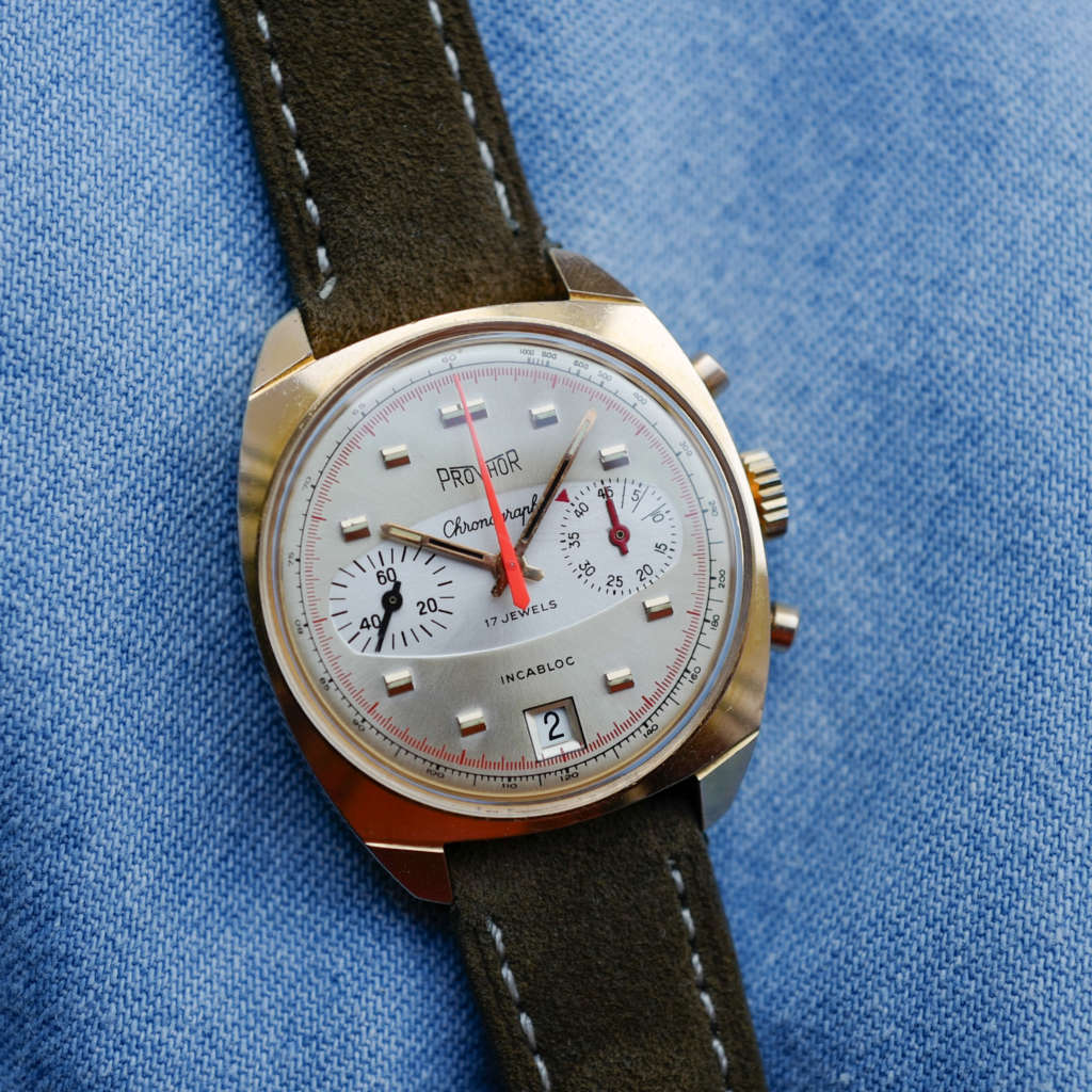 cafe noir les montres vintage provhor chronographe tachymètre or dorée vintage Valjoux 7734 date