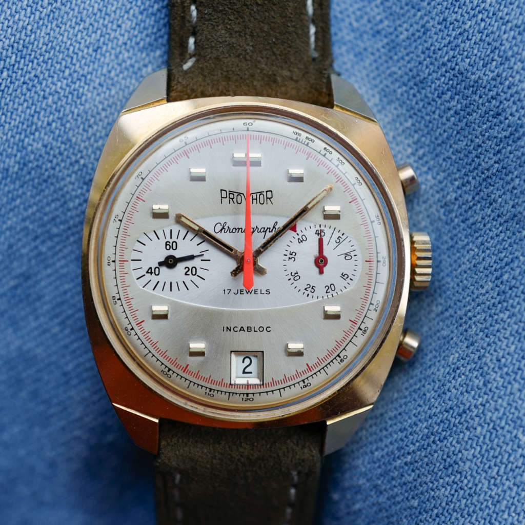 cafe noir les montres vintage provhor chronographe tachymètre or dorée vintage Valjoux 7734 date