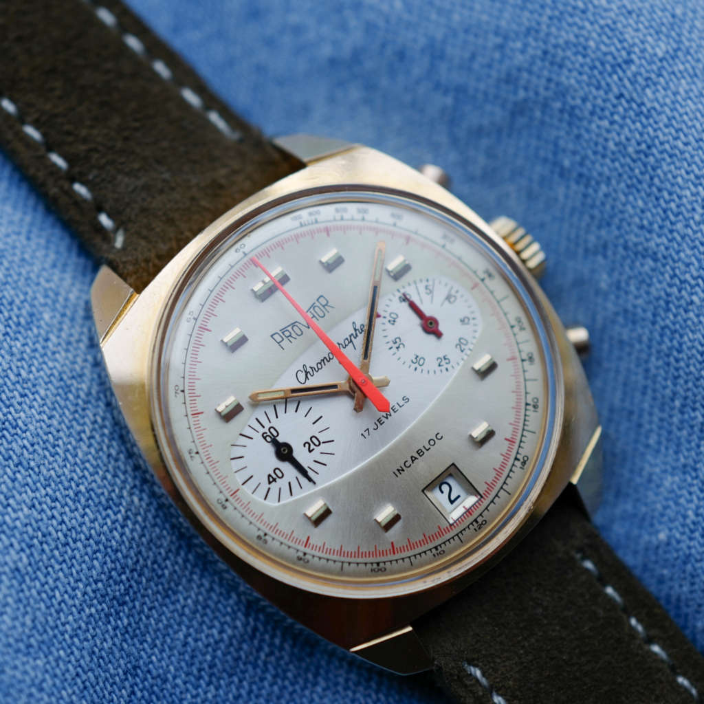 cafe noir les montres vintage provhor chronographe tachymètre or dorée vintage Valjoux 7734 date
