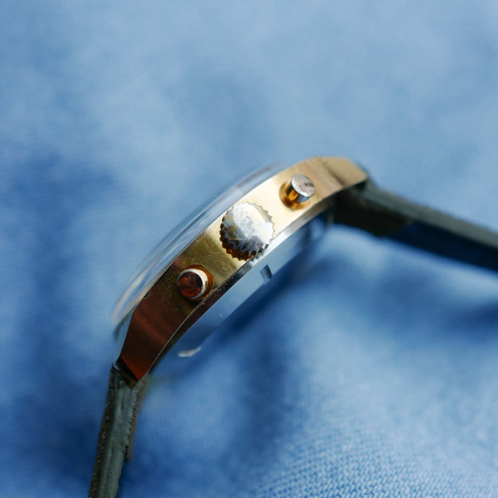 cafe noir les montres vintage provhor chronographe tachymètre or dorée vintage Valjoux 7734 date