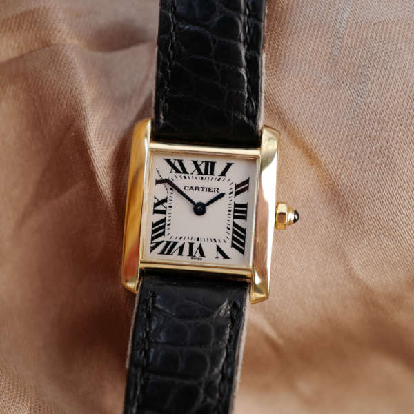 cafe noir les montres cartier tank française horlogerie vintage or massif jaune femme bracelet noir_2