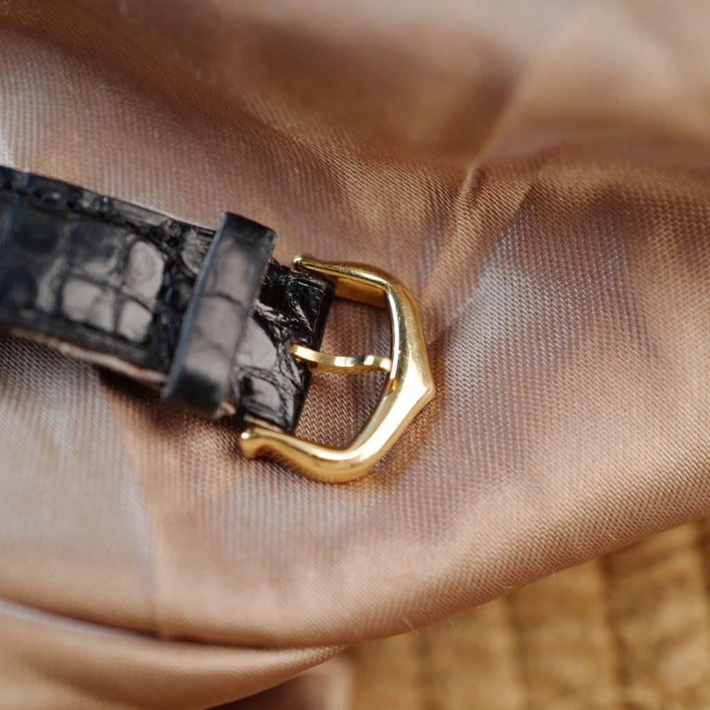 cafe noir les montres cartier tank française horlogerie vintage or massif jaune femme bracelet noir