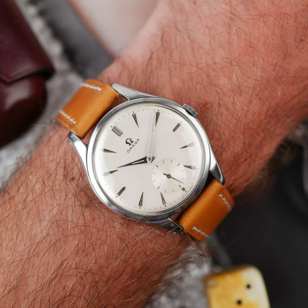 cafe noir les montres vintage horloger marseille montre omega oversize jumbo 2505-1 1939 annee 1940 cadran blanc 38 mm bracelet marron beige