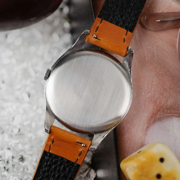 cafe noir les montres vintage horloger marseille montre omega oversize jumbo 2505-1 1939 annee 1940 cadran blanc 38 mm bracelet marron beige