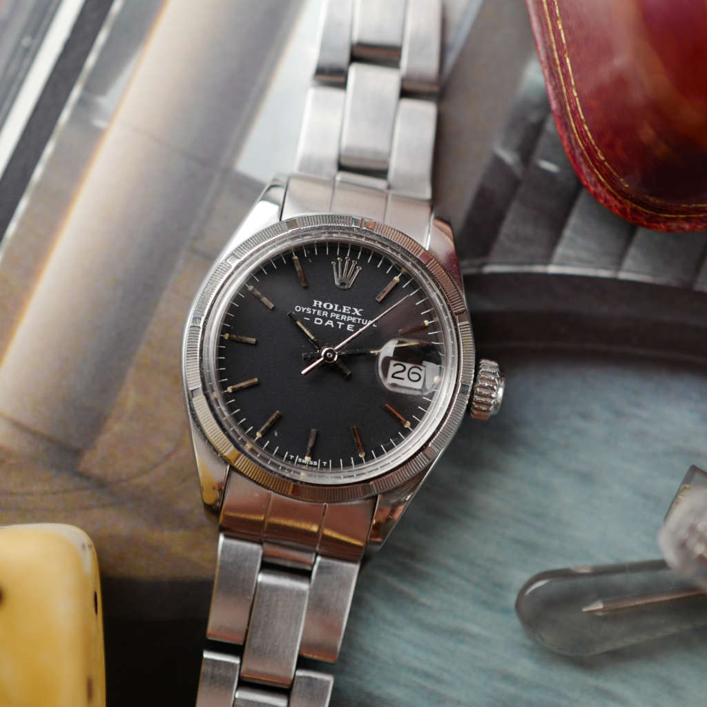 cafe noir les montres vintage horloger marseille montre rolex mini-Oyster Perpetual Date pour Femme cadran noir vintage 1972