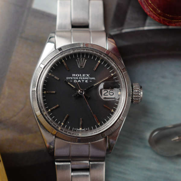 cafe noir les montres vintage horloger marseille montre rolex mini-Oyster Perpetual Date pour Femme cadran noir vintage 1972