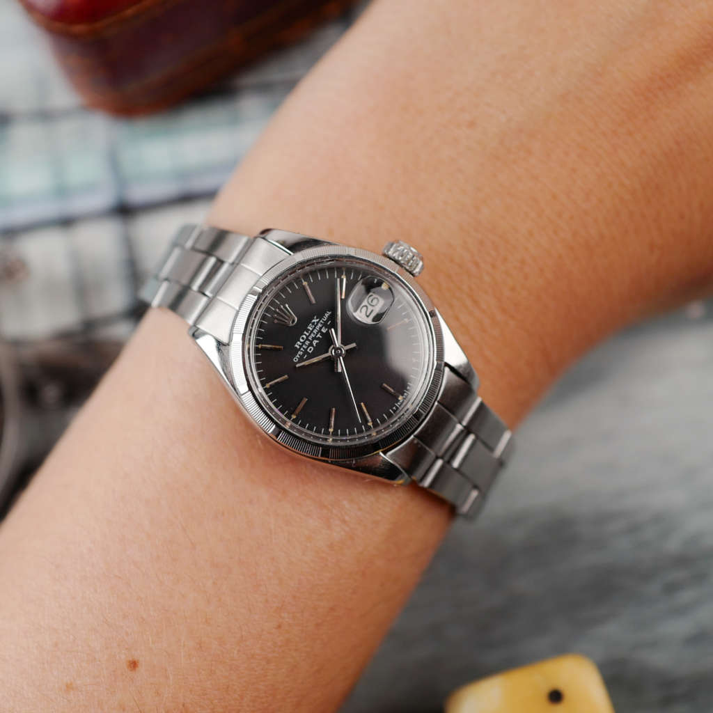 cafe noir les montres vintage horloger marseille montre rolex mini-Oyster Perpetual Date pour Femme cadran noir vintage 1972