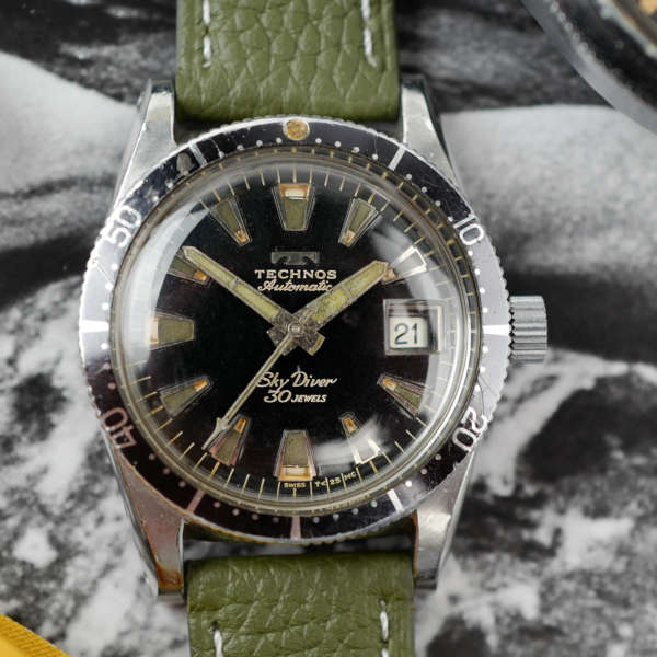 cafe noir les montres vintage horloger marseille montres TECHNOS Sky Diver réf 1160 T