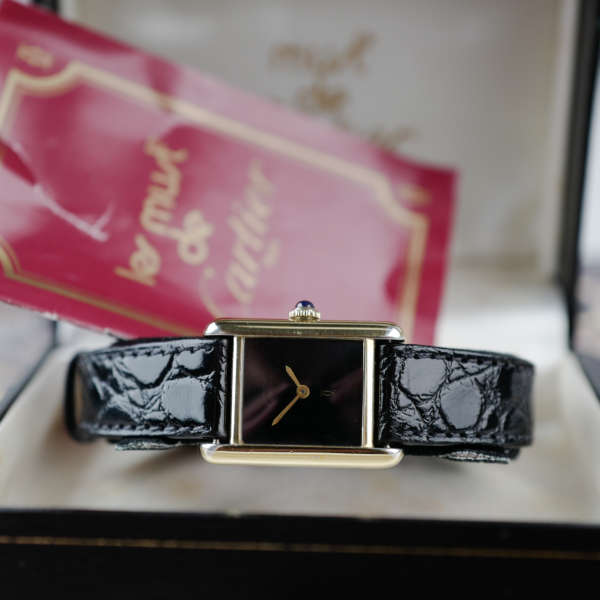 cafe noir les montres vintage horloger marseille montres cartier tank must vintage PM petit modele taille femme cadran noir laqué vintage