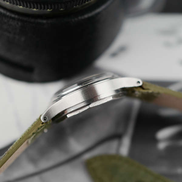 cafe noir les montres vintage horlogerie marseille vauban montre vintage record watch geneve militaire military