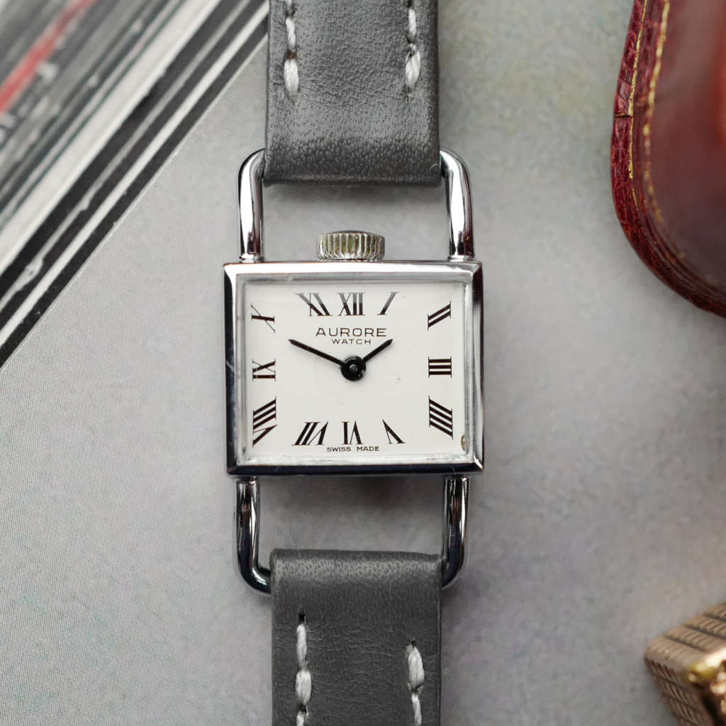 cafe noir les montres vintage horloger marseille vintage aurore montre femme etrier hermes double tour cuir_1 cafe noir les montres vintage horloger marseille vintage aurore montre femme étrier hermes double tour cuir