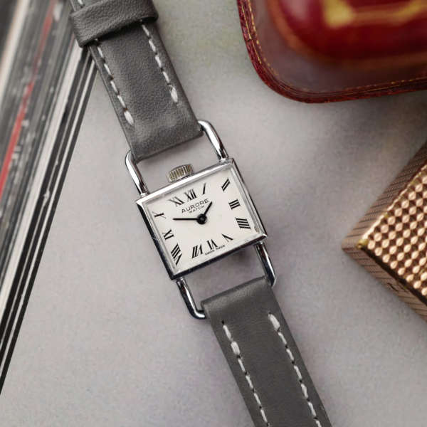 cafe noir les montres vintage horloger marseille vintage aurore montre femme étrier hermes double tour cuir