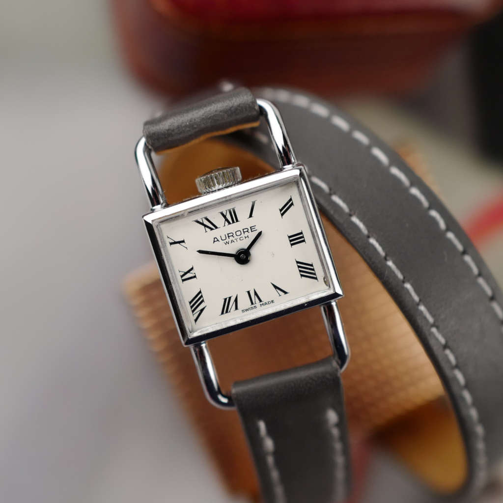 cafe noir les montres vintage horloger marseille vintage aurore montre femme etrier hermes double tour cuir_5 cafe noir les montres vintage horloger marseille vintage aurore montre femme étrier hermes double tour cuir