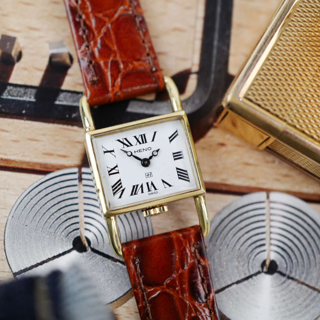 cafe noir les montres vintage horloger marseille vintage heno montre femme étrier hermès cuir