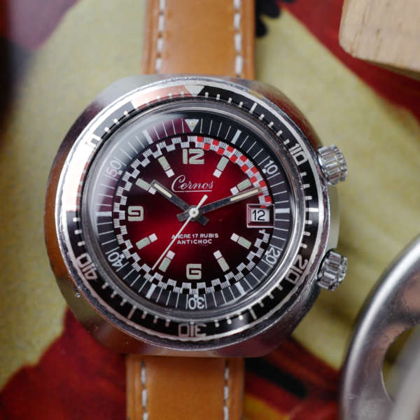 cafe noir les montres vintage horlogerie horloger passion vintage cernos super compressor oversize diver cadran rouge plongeuse plongée FE 3611