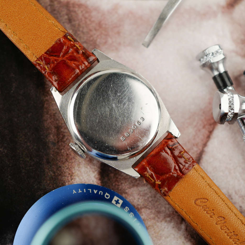 cafe noir les montres vintage horlogerie horloger passion vintage universal geneve vintage art deco mecanique manuelle UG 255 circa 1940_7 cafe noir les montres vintage horlogerie horloger passion vintage universal geneve vintage art deco mecanique manuelle UG 255 circa 1940