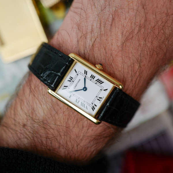 cafe noir les montres horloger marseille cartier tank or jaune 18k Collection Louis Medium M2000 vintage 1990