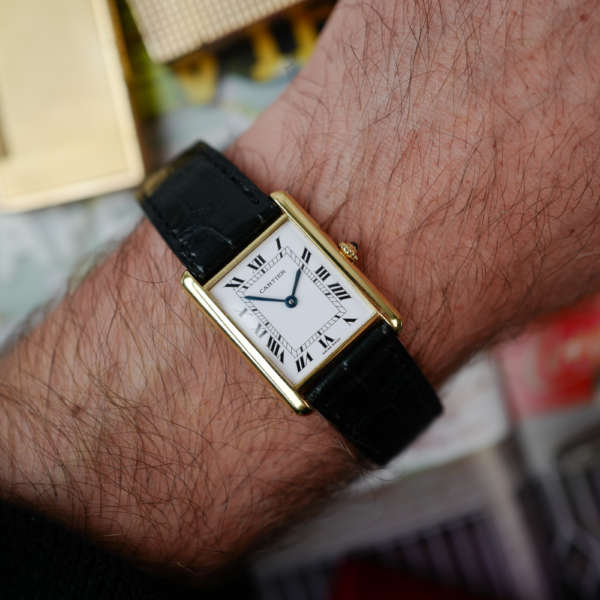 cafe noir les montres horloger marseille cartier tank or jaune 18k Collection Louis Medium M2000 vintage 1990