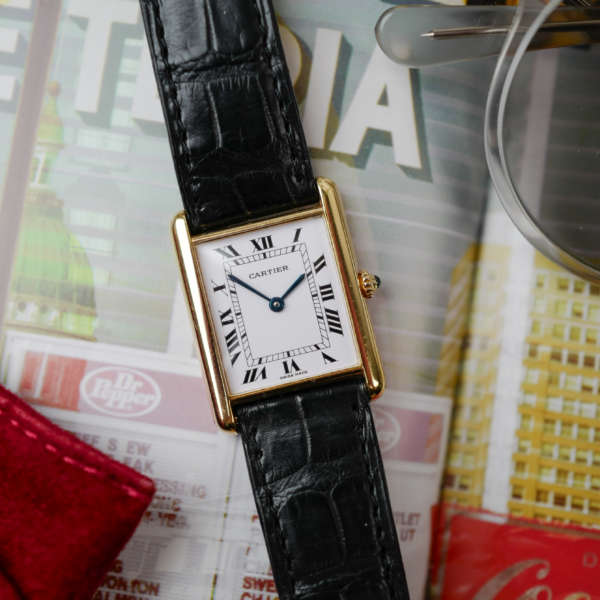 cafe noir les montres horloger marseille cartier tank or jaune 18k Collection Louis Medium M2000 vintage 1990