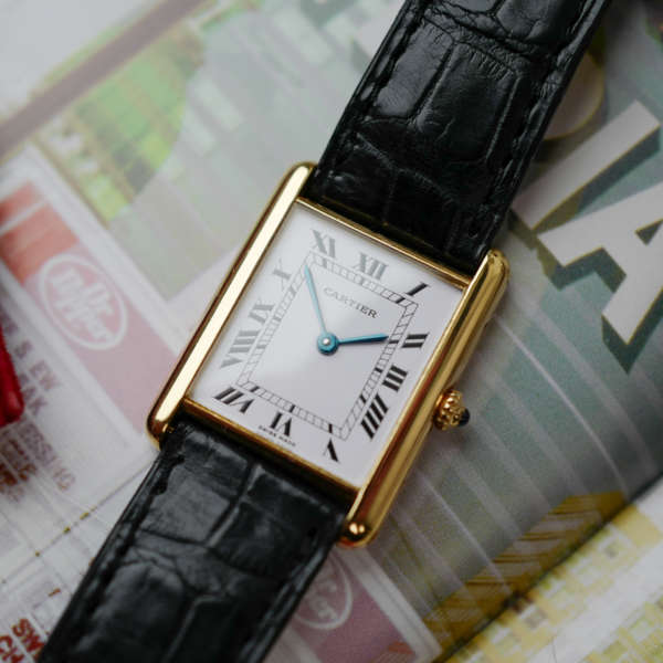 cafe noir les montres horloger marseille cartier tank or jaune 18k Collection Louis Medium M2000 vintage 1990