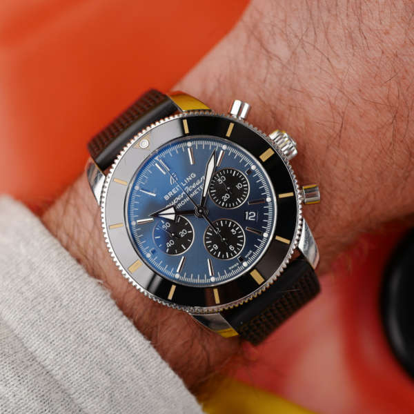 cafe noir les montres vintage Breitling Superocean Heritage B01 Chronograph 44 AB0162 cadran bleu automatique