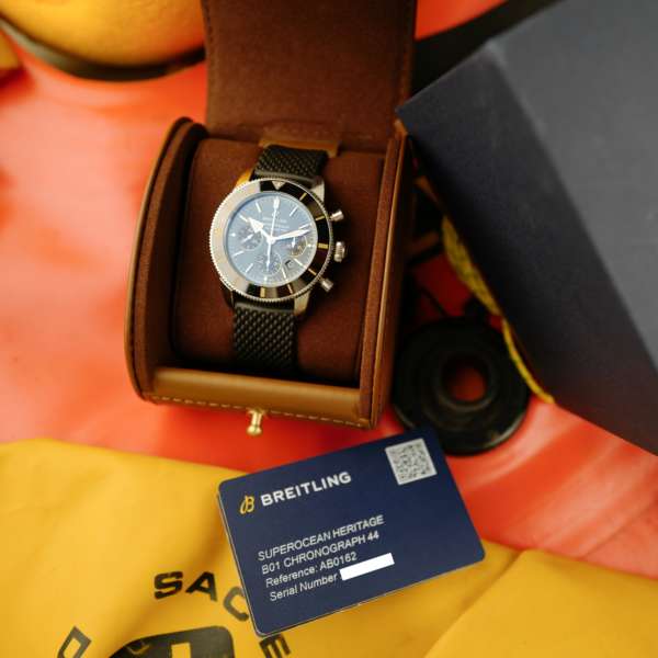 cafe noir les montres vintage Breitling Superocean Heritage B01 Chronograph 44 AB0162 cadran bleu automatique