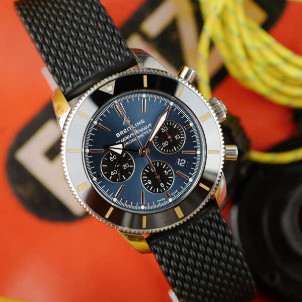 cafe noir les montres vintage Breitling Superocean Heritage B01 Chronograph 44 AB0162 cadran bleu automatique