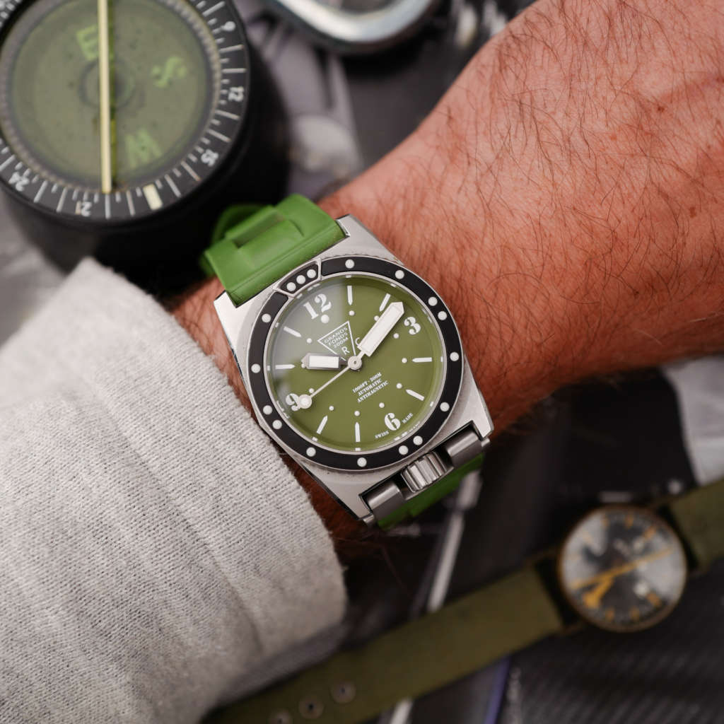 cafe noir les montres vintage ZRC Grands Fonds 300m Military verte kaki kakhi boite papier 2021