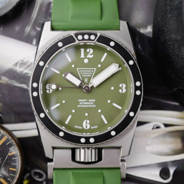 cafe noir les montres vintage ZRC Grands Fonds 300m Military verte kaki kakhi boite papier 2021_2