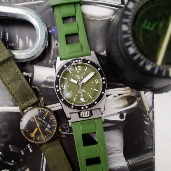 cafe noir les montres vintage ZRC Grands Fonds 300m Military verte kaki kakhi boite papier 2021_2