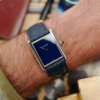 cafe noir les montres vintage cartier tank must WSTA0055 cadran bleu boite papiers full set neuve de stock 2024