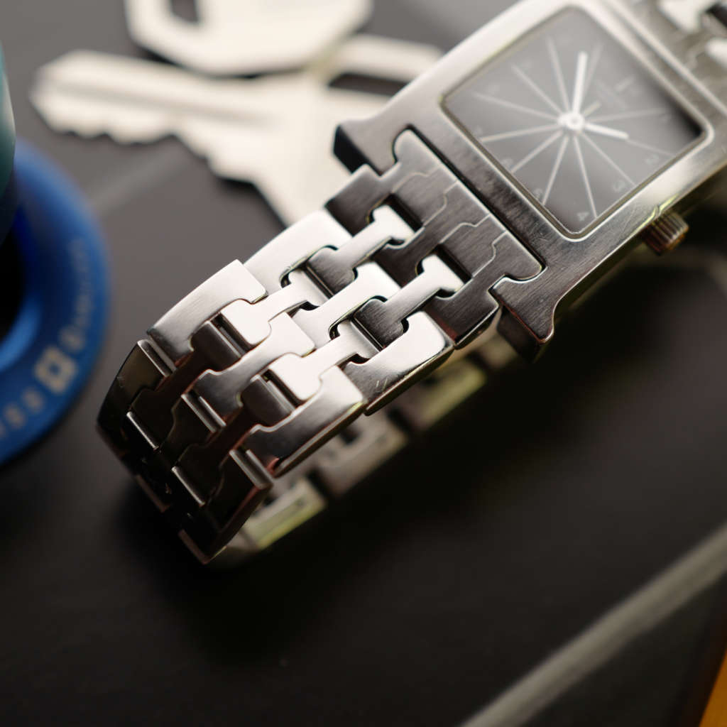 cafe noir les montres vintage hermes pour femme en acier heure H bracelet tout acier cadran noir