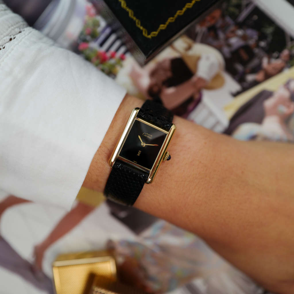 cafe noir les montres vintage horloger marseille montres cartier tank must mecanique manuelle vintage PM petit modele taille femme cadran noir laqué vintage