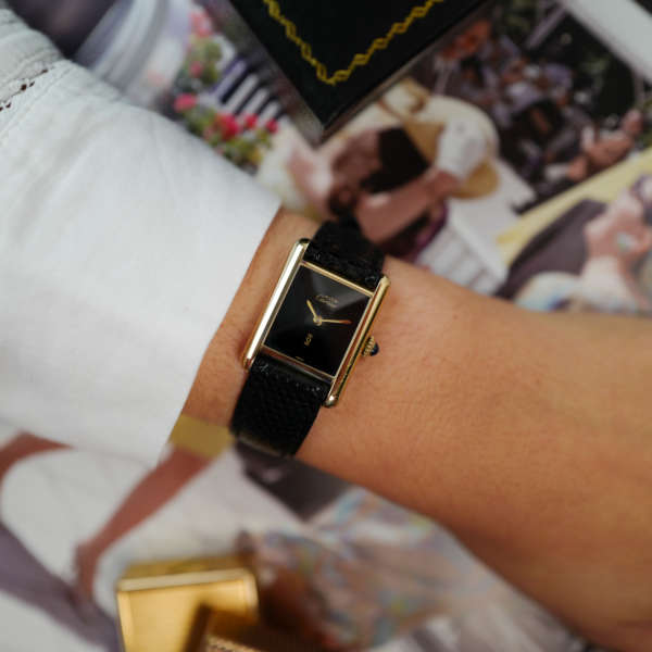 cafe noir les montres vintage horloger marseille montres cartier tank must mecanique manuelle vintage PM petit modele taille femme cadran noir laqué vintage