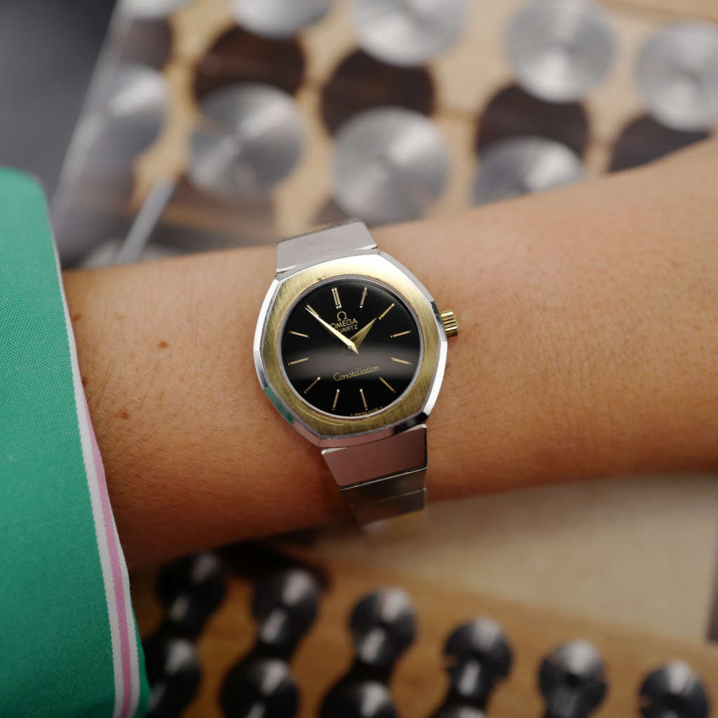 cafe noir les montres vintage omega constellation femme or acier 595 0001 795 0800 cadran noir bicolor 28 mm mini 1977_13 cafe noir les montres vintage omega constellation femme or acier 595 0001 795 0800 cadran noir bicolor 28 mm mini 1977