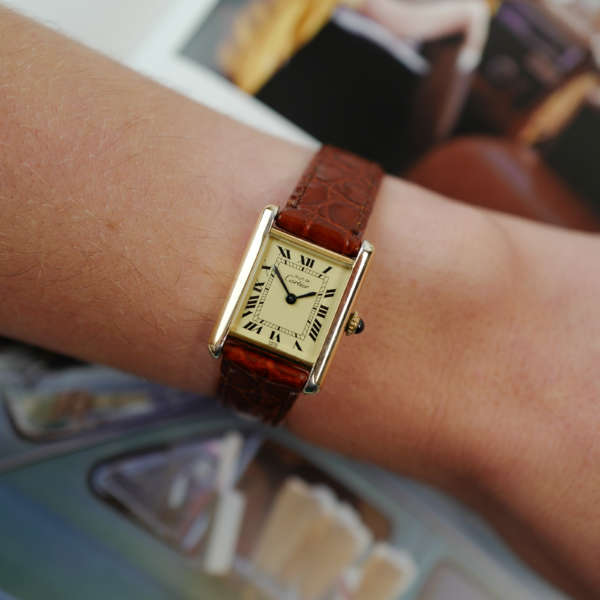 cafe noir montres horloger marseille cartier tank must mécanique pour femme vermeil petit modèle or