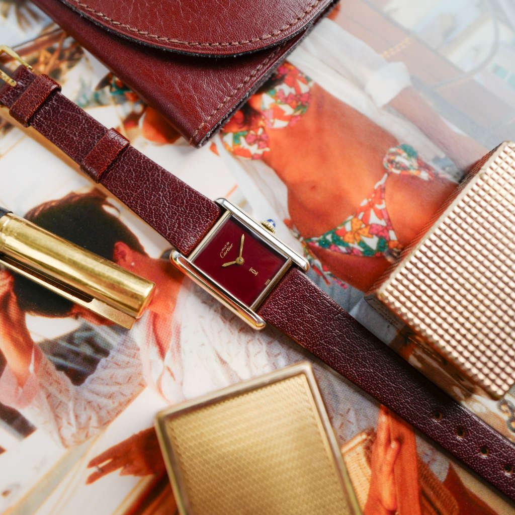 cafe noir les montres vintage horloger marseille montres cartier tank must mecanique manuelle vintage PM petit modele taille femme cadran burgundy bordeaux rouge laqué vintage