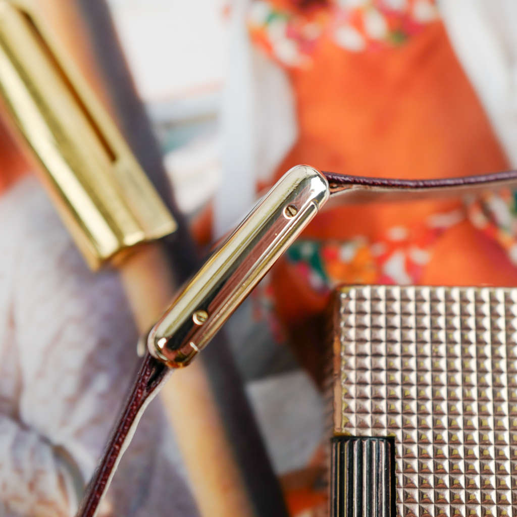 cafe noir les montres vintage horloger marseille montres cartier tank must mecanique manuelle vintage PM petit modele taille femme cadran burgundy bordeaux rouge laqué vintage