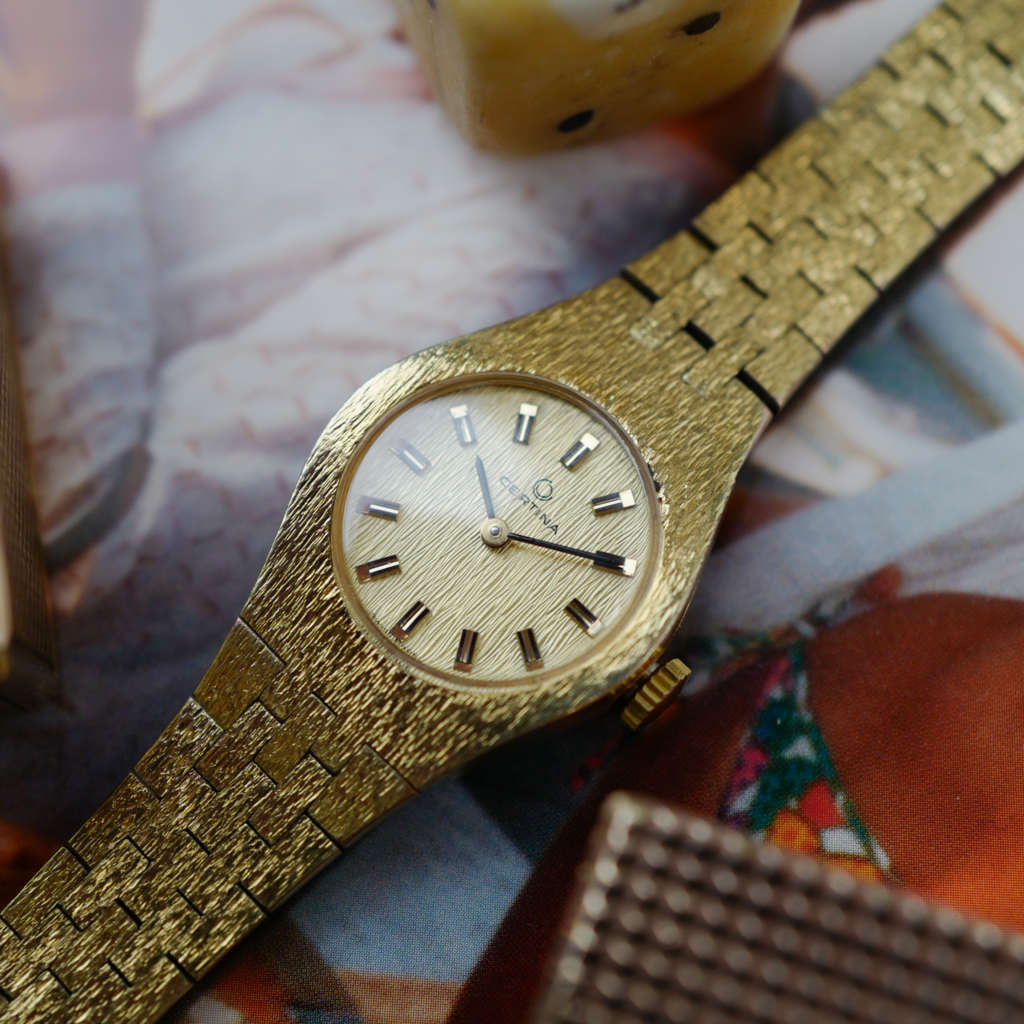 cafe noir les montres vintage marseille horloger certina femme doree annee 1960 chic cocktail mécanique neuve de stock bijou