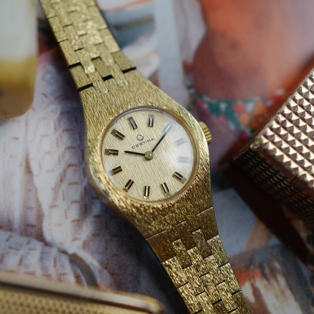 cafe noir les montres vintage marseille horloger certina femme doree annee 1960 chic cocktail mécanique neuve de stock bijou
